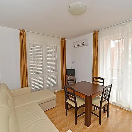 Romance Marine Aparthotel 아파트호텔