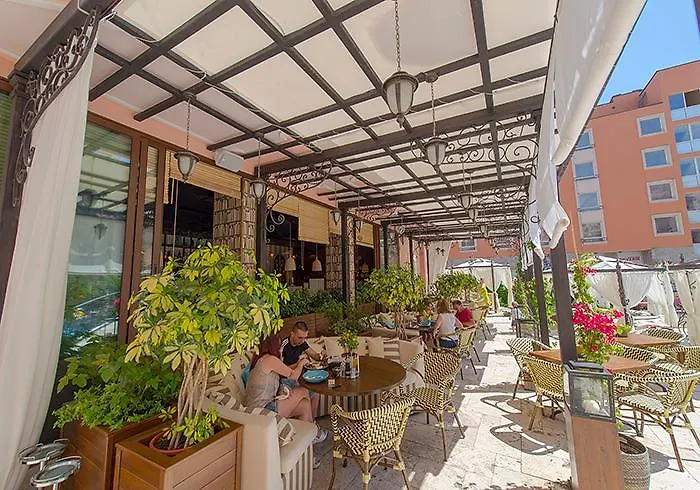 Lejlighedshotel Romance Marine Aparthotel 4*